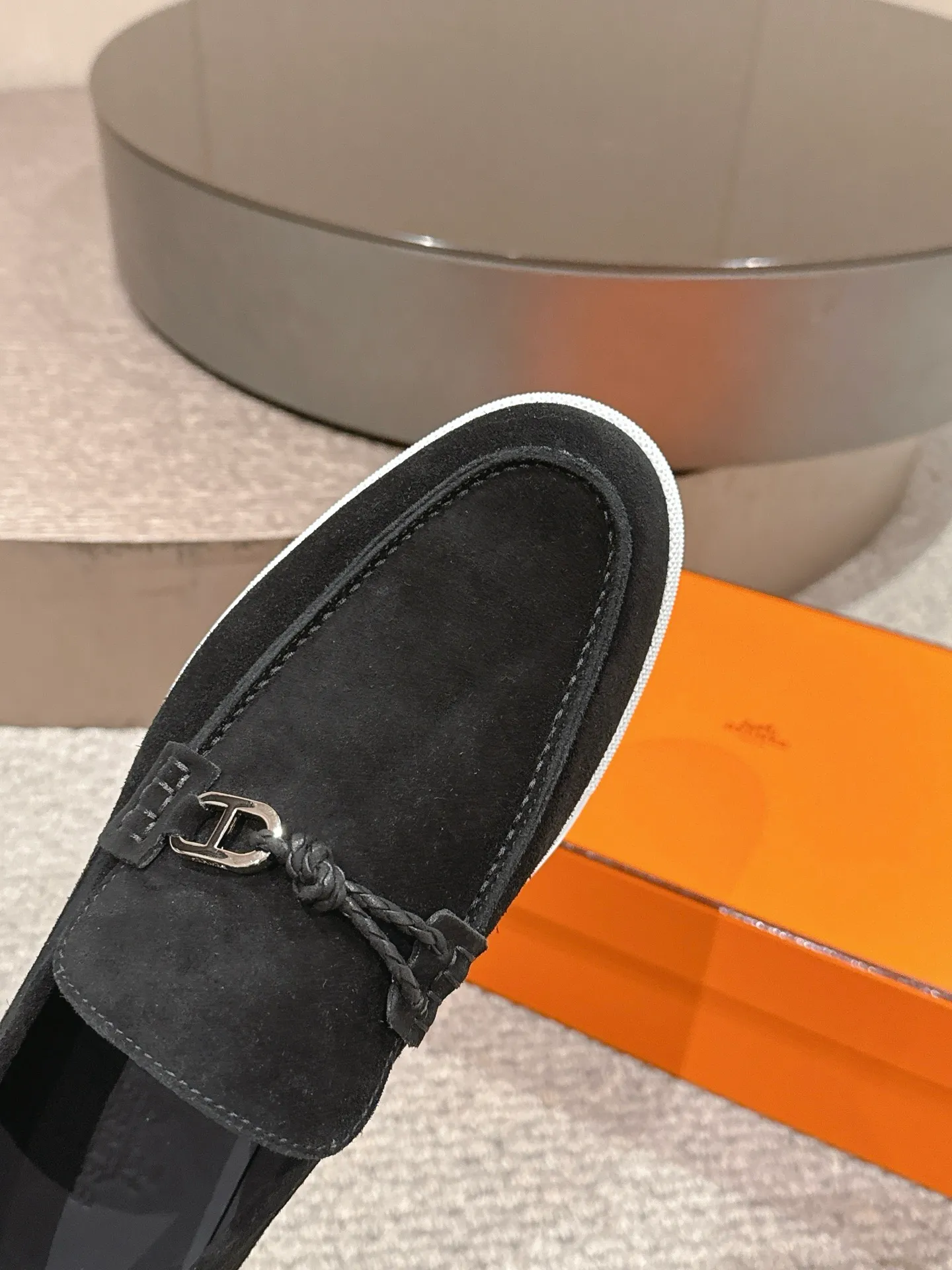 【ΗERMES】 P:540💰 Size: 39-45 (45.46. Customized) Hermes Men's Slip-on Loafers Lgnacio Series Couple's Loafers Casual Sports Shoes Original Purchase Development Made Goods This calfskin loafer is decorated with leather braiding and "Chaine d'Ancre" buckle. Fashionable nautical style loafers, ideal for land and seaside. Exquisite packaging at the delivery counter 🛍📦 Fabric: Original customized imported first-layer cowhide/cow suede Lining: Imported soft cowhide lining Sole: Original molded non-slip TPU material Bottom thickness: 2CM